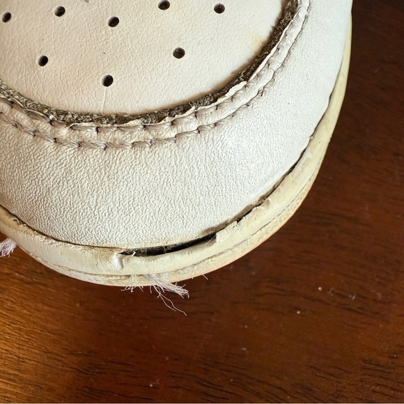 Kid's Jordan 1 Mid Size 5 - Picture 9 of 10